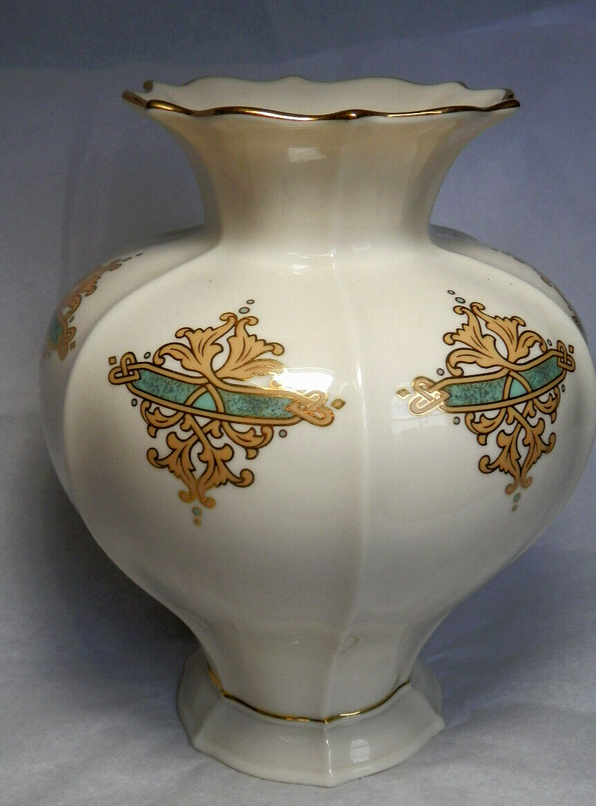 Lenox Special Collection China Vase 14K Gold Decoration, 7