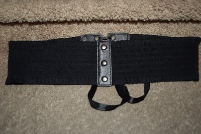 Size L/XL Black Ruffle Edges Elastic Lace Up Snap Close Corset Belt