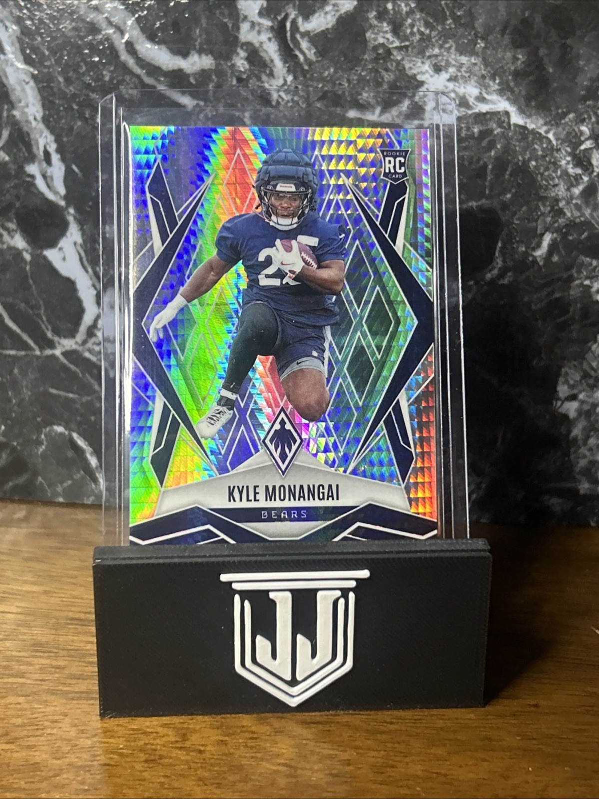 🔥2025 Panini Phoenix - Silver Pyramid Kyle Monangai #249 (RC) Chicago Bears🔥