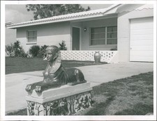 1963 Cleopatra Suncoast Home Golden Sphinx Jug Beauty Statue Photo 7X9
