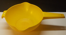Vintage Tupperware 2 Quart Colander 1523 Strainer Yellow Pour Spouts