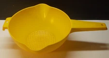 Vintage Tupperware 2 Quart Colander 1523 Strainer Yellow Pour Spouts