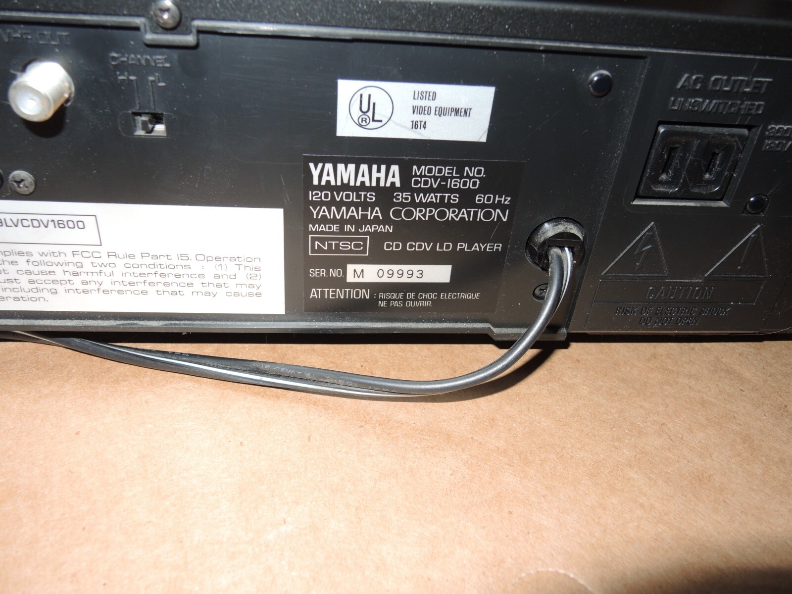 Yamaha Natural Sound CD CDV LD Player CDV-1600. READ DESCRIPTION.