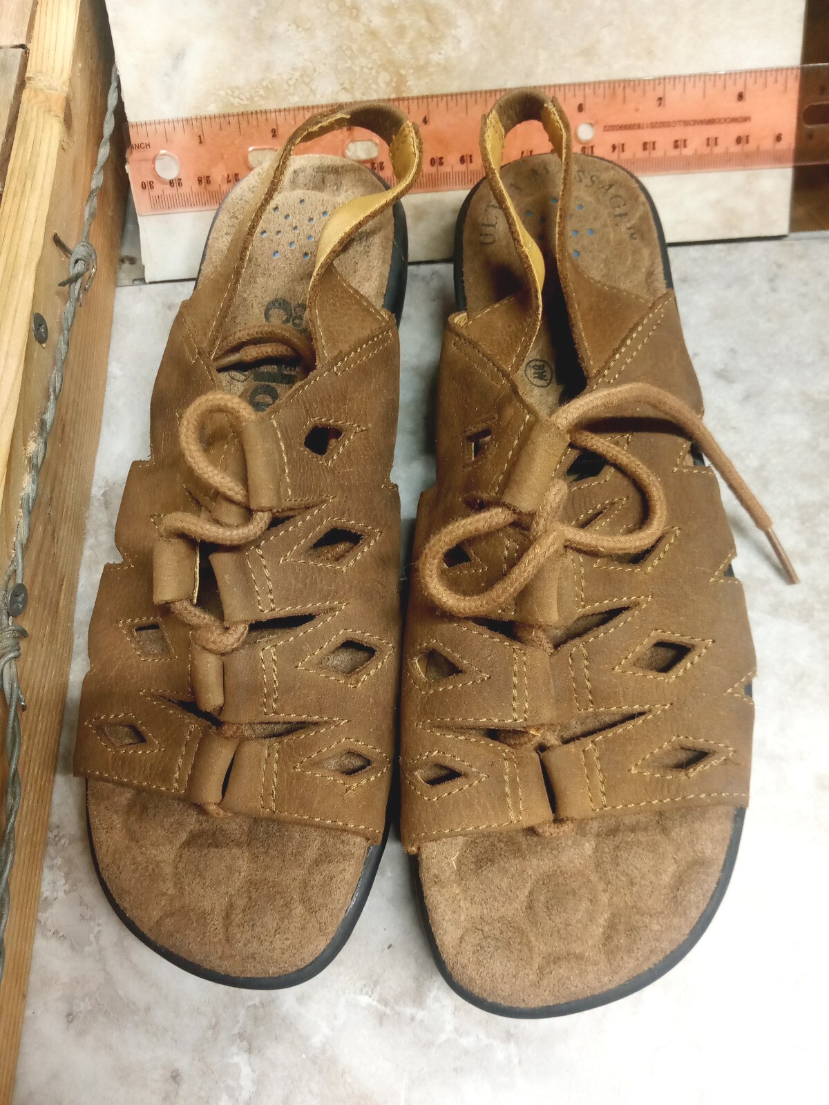 Sandals 6 W Ultra Massage Cobbie Cuddlers   Leather Cushioned Shoe's-image