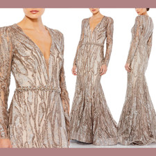 NWT 998 Mac Duggal 14 79358 Embellished Long Sleeve Plunge Neck Gown J266