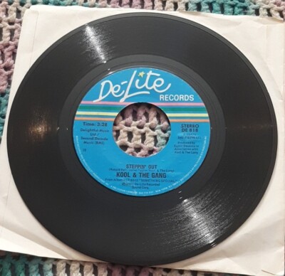 Kool & The Gang 45 Steppin' Out / Get Down On It 1981 De-Lite DE 818 ex