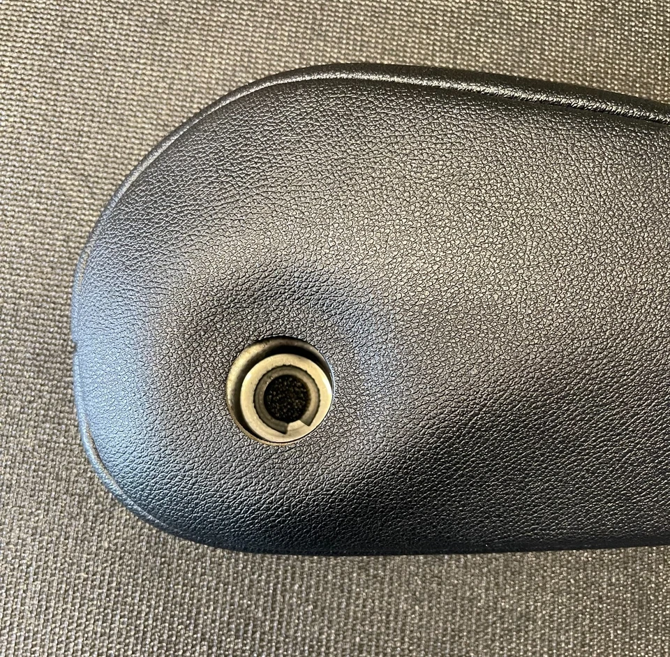 2011 2012 2013 2014 2015 TOYOTA SIENNA 2ND ROW SEAT ARM REST RIGHT/H BLACK  OEM - Image 2 of 4