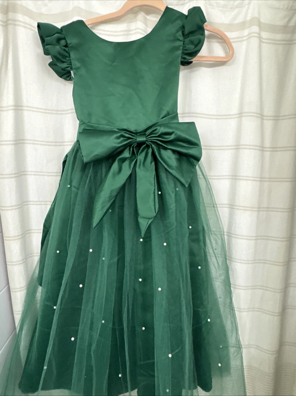 Girl’s Formal Green Dress with Pearls and Bow Puffed Sleeves Size 150 Or 12