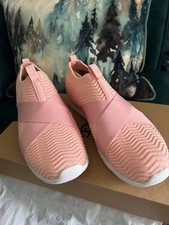 UGG Willows II Gore Trainer size UK5.5 in pale pink colour New in box