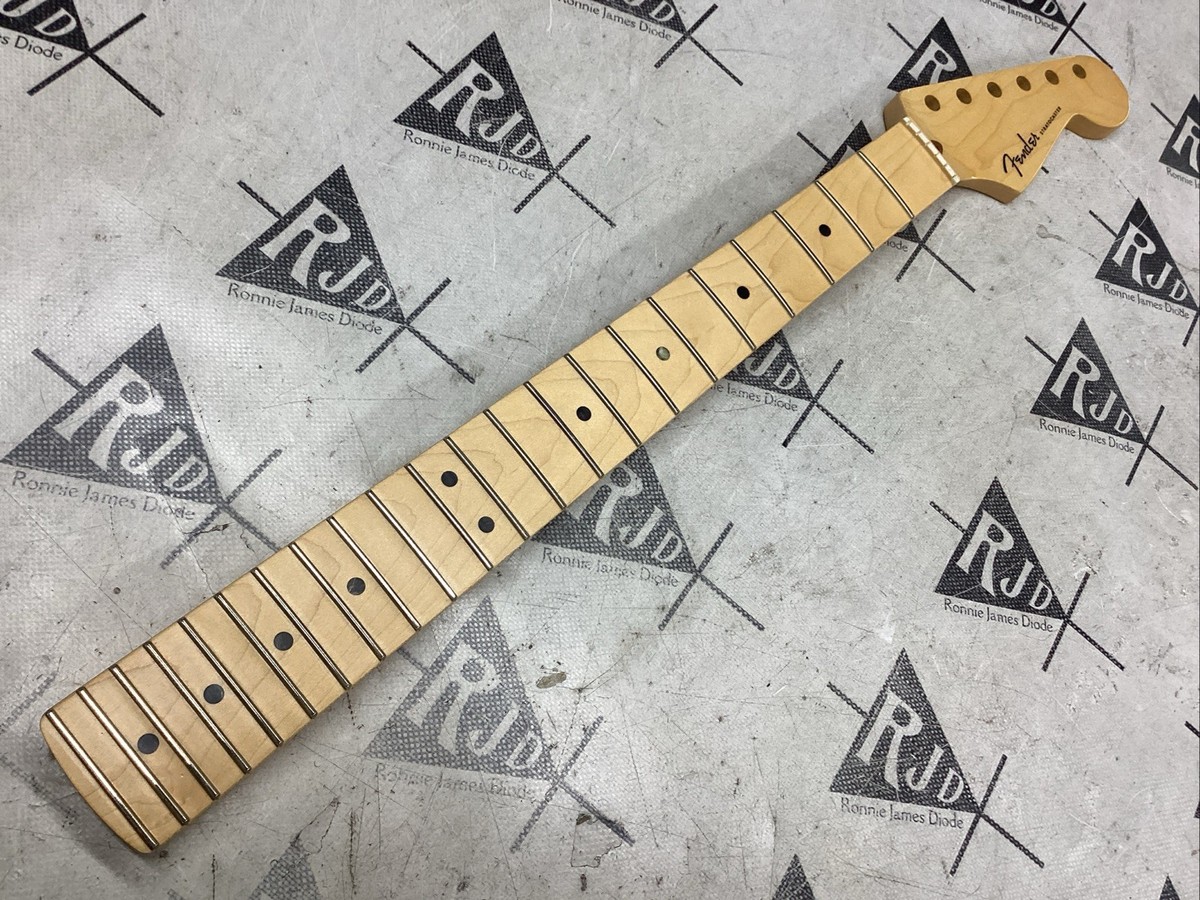 2021 Fender USA American Deluxe Stratocaster Electric Guitar Maple