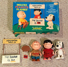Peanuts Deluxe Playset Snoopy Lucy Charlie Brown Psychiatric Dr. Office Complete
