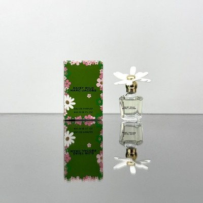 Marc Jacobs DAISY WILD Women Perfume 0.13oz-4ml EDP Splash MINI