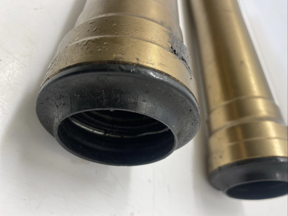 ♻️ Horquillas delanteras Suzuki GSXR 600 2006 - 2007 K6 K7 soportes superiores ♻️ Foto 2 de 4