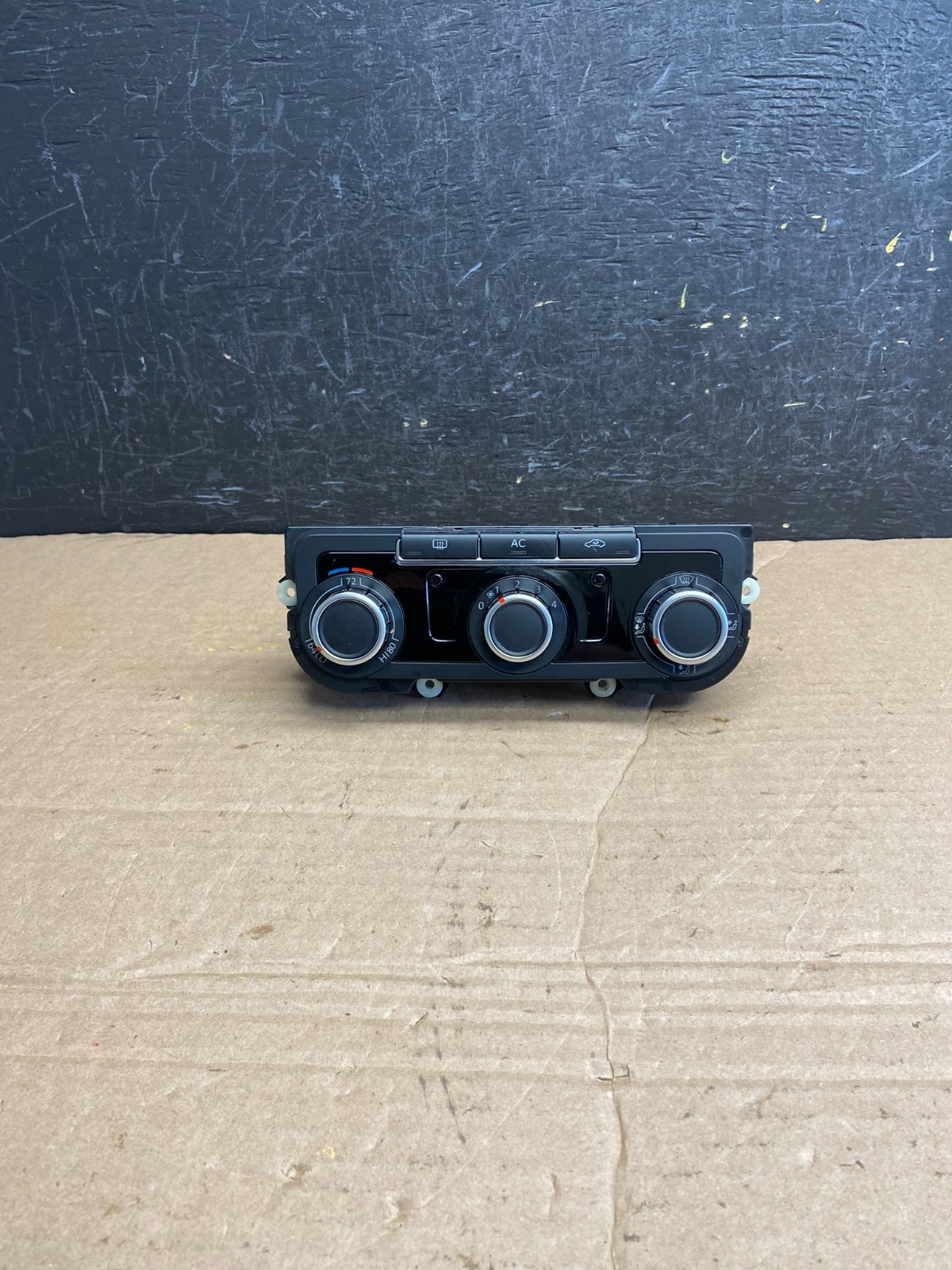 2009-2011 Volkswagen Tiguan Front Center Console Climate Control OEM af1943 DG