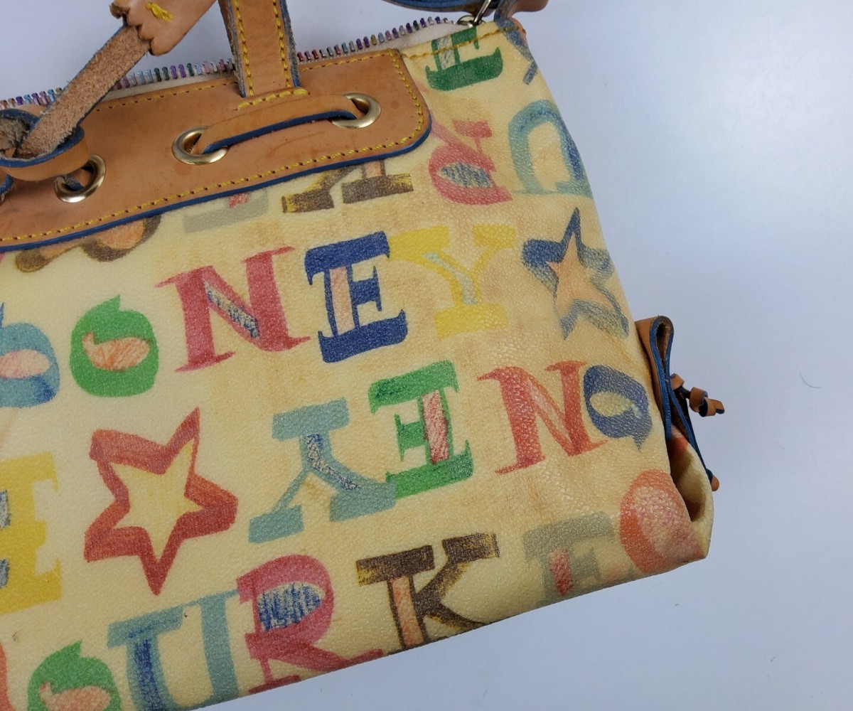 Mini-sac Poignet Dooney & Bourke Vintage – Toile Et Cuir, Motif Graffiti Arc-en-ciel, Femme