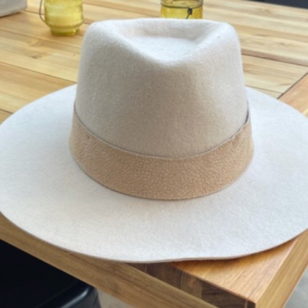 NEW- Wyeth Dylan in cream | eBay display picture 1