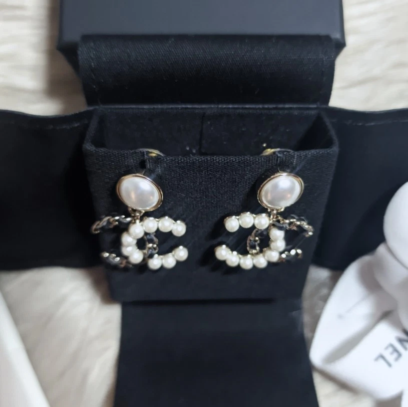 PENDIENTES COLGANTES CHANEL CC Foto 4 de 4