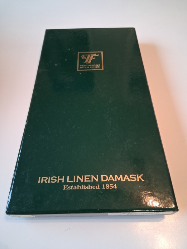 NIB FERGUSONS IRISH LINNEN DAMASK COIMCILE NAPKIN SET 18x18" NO WEAR BOX & TAG