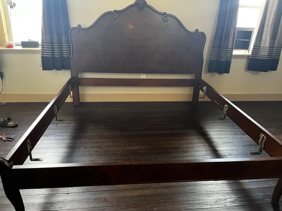 Marco de cama king HENREDON California vintage de lujo - madera Luis XV (años 60) Foto 3 de 4