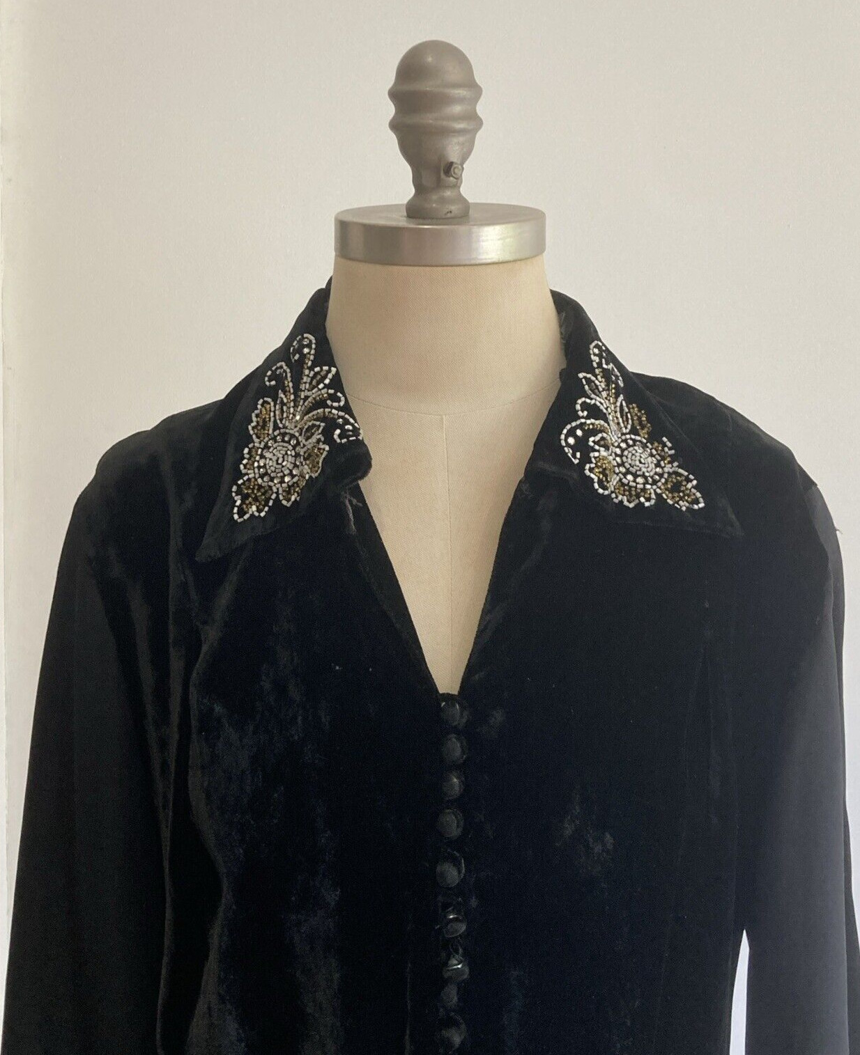 Vintage 1930s Black Dress, Silk Velvet Bodice/Beaded Collar, 18" pit to pit 2