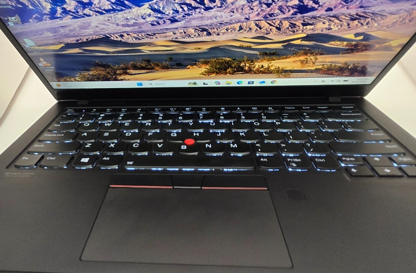 Lenovo ThinkPad X1, 14-Inch Laptop, with i5-8365U, 256 GB SSD (Solid State Drive), Windows 11 Pro