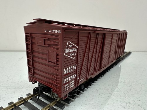 Atlas #2001562 Milwaukee 50'  Single Sheathed Box Car 2 Rail O Scale NEW - Picture 1 of 16