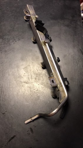 BMW 1er 3er E90 E87 Kraftstoffverteiler Einspritzrohr Einspritzdüse 7530420