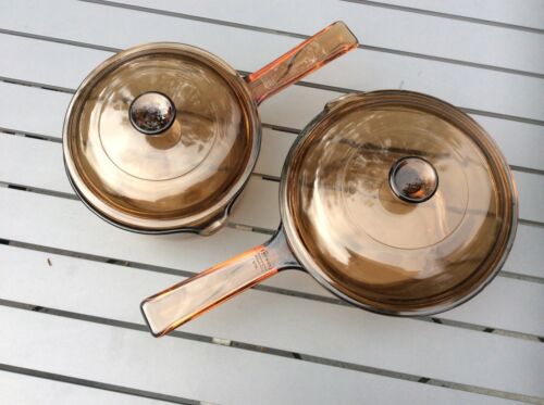2 x Vintage CORNING VISION France Amber Glass LIDDED SAUCEPANS * 1.5L & 1L * VGC - Picture 1 of 11