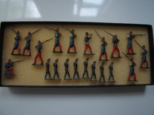 An. - Lot de 35 figurines peintes étains à plat Soldats - Catawiki