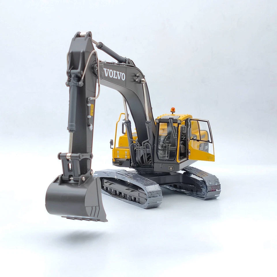 IMC 1:32 Scale Model Volvo EC350D Excavator VDM Die-Cast New in Original Box - Image 4 of 4