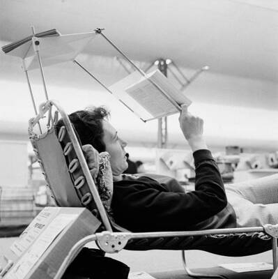 Presentation this new way to read lying down comfortably 54th Lepi- 1963 Photo
