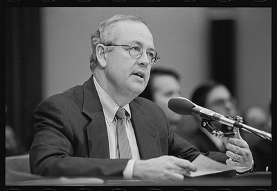 Independent counsel Ken Starr testifying before the House Judiciary Committee