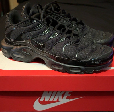 Nike Air Max Plus Triple Black Low Top Lace Up Sneaker 604133-050 2017