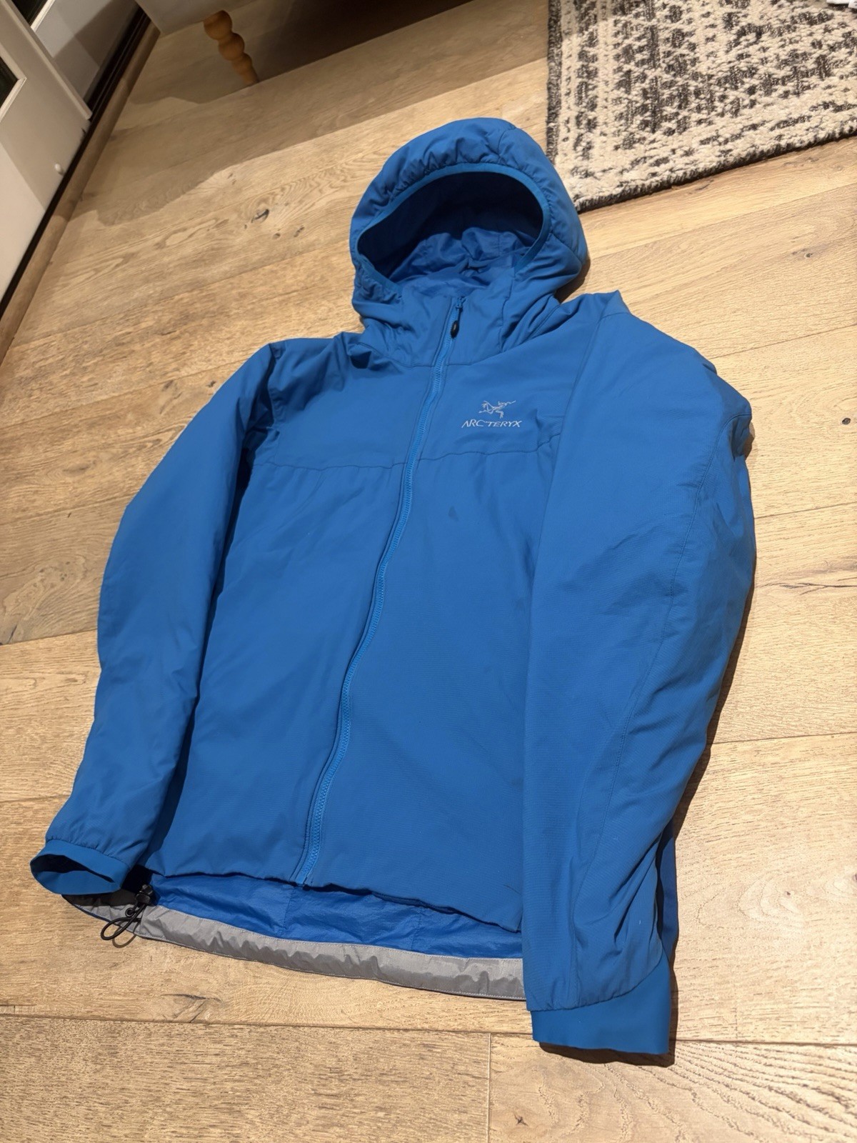 Arc'teryx Atom LT Men's Blue Hoody Size Medium With Minor Stains thumbnail 8