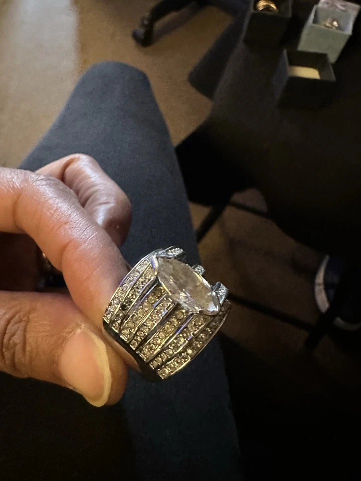 Anillo de compromiso rodio varias filas contemporáneo impecable 4 quilates marquesa circonita cúbica Foto 2 de 2