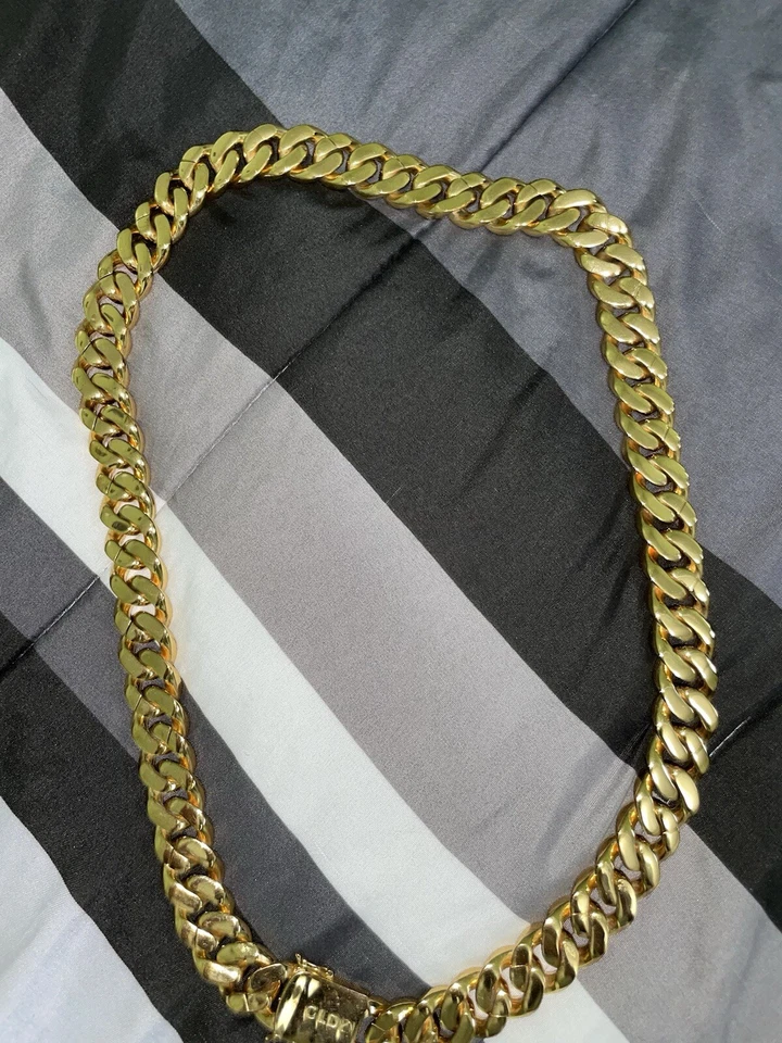 Collar de eslabones cubanos de diamantes enchapado en oro de 14k  Foto 3 de 4