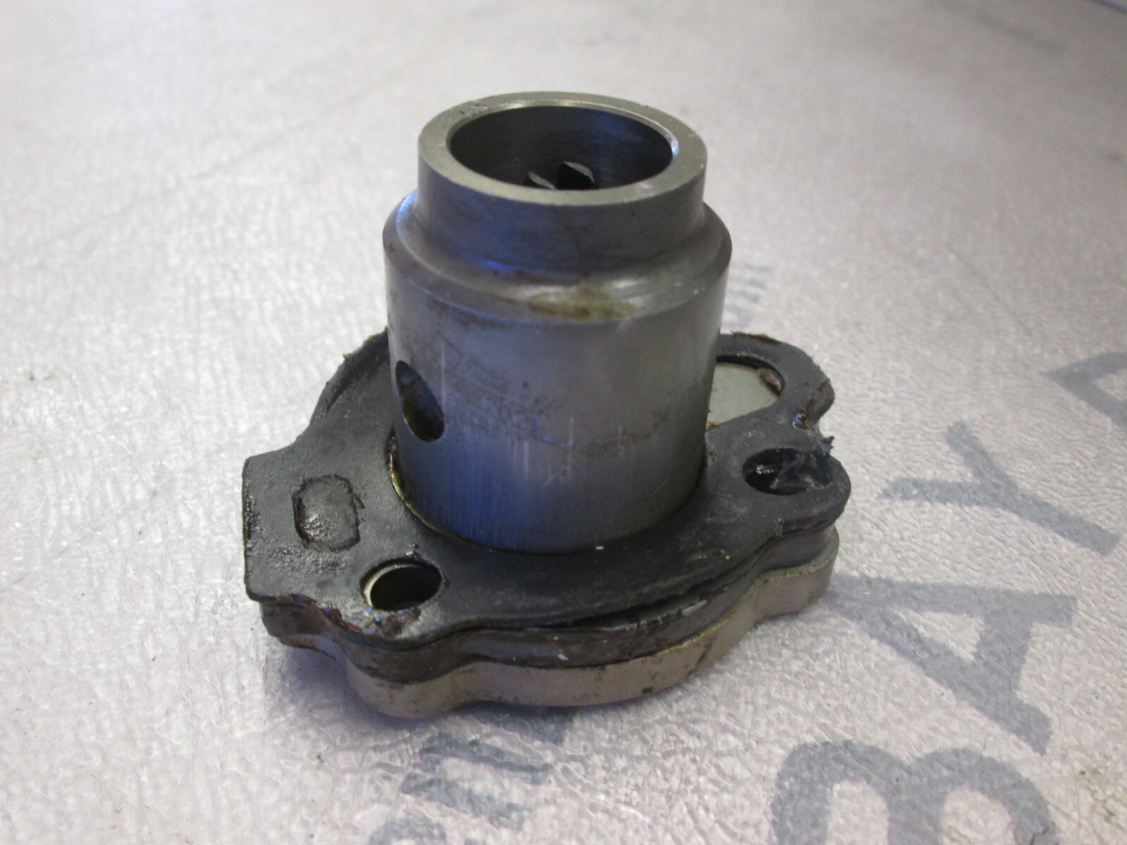 0343232 0338166 0434831 Oil Pump Housing for Evinrude Johnson 9.9-15 Hp Outboard