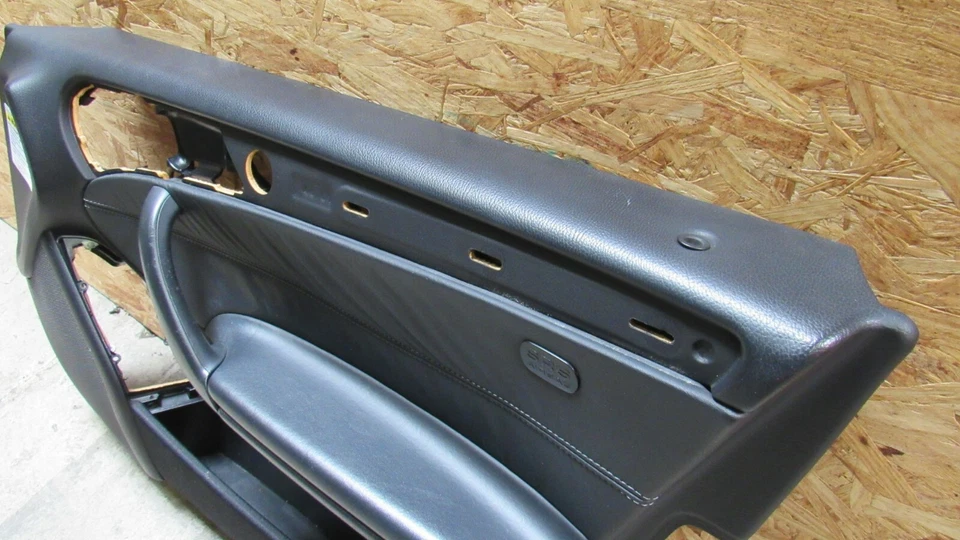 Mercedes W203 C32 C55 AMG 2005-2007 panel de puerta delantera derecha cuero negro OEM Foto 2 de 4