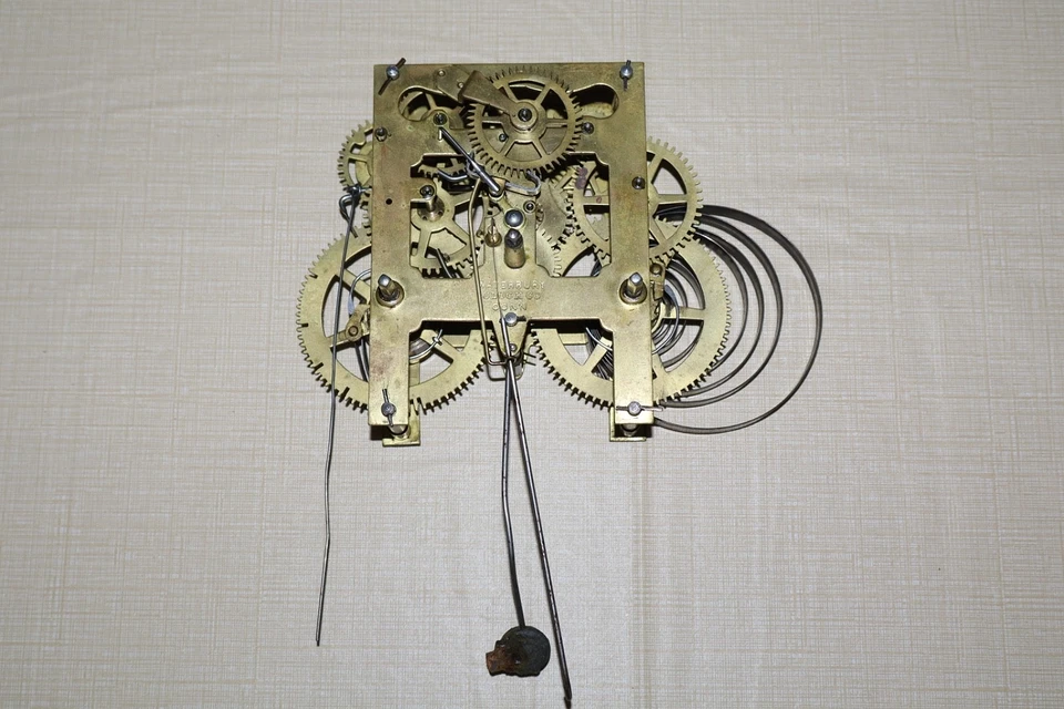 Antiguo movimiento reloj Waterbury (30 horas) Foto 2 de 4