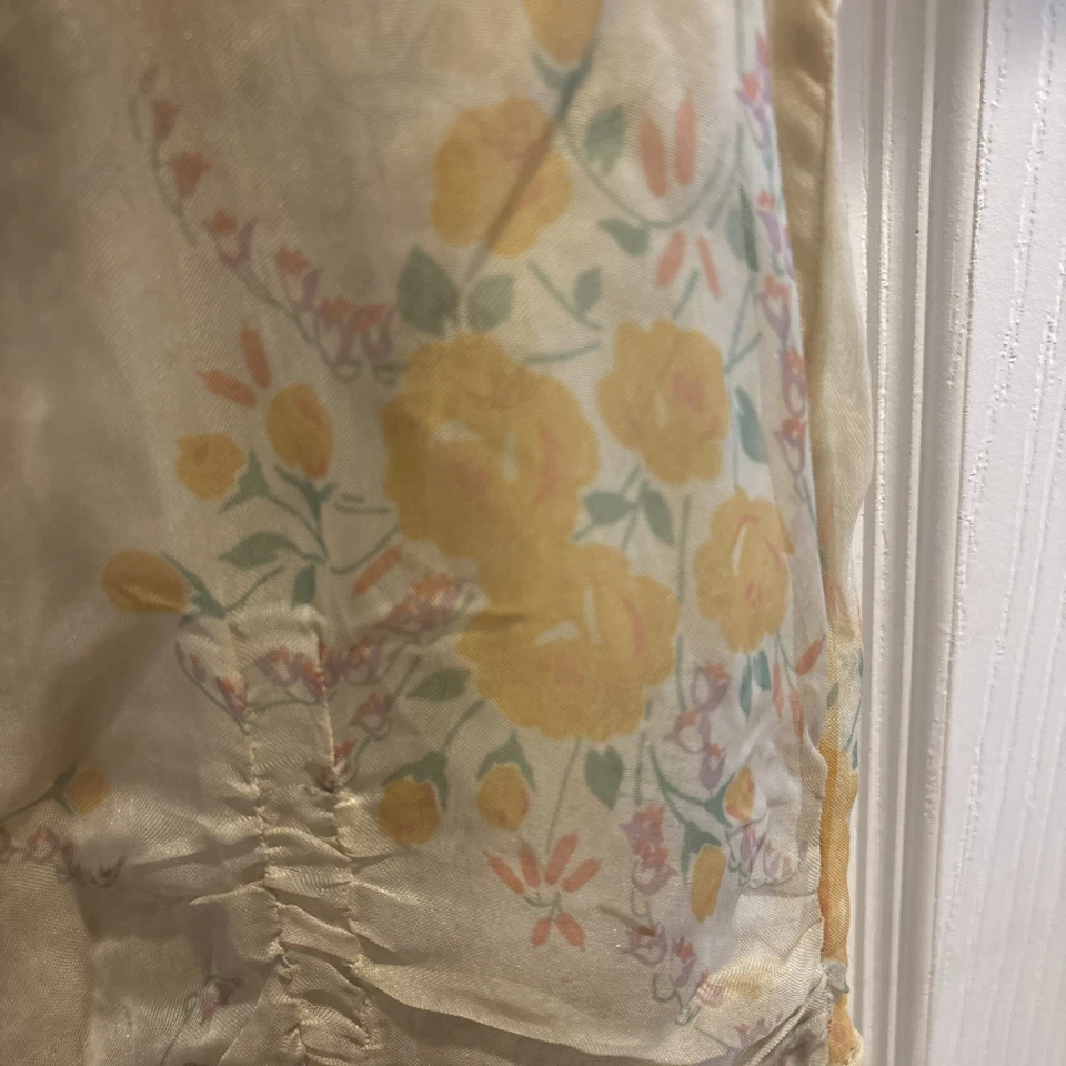 Vintage 1920-40's Delicate Floral Silk Dress. - Image 3 of 4