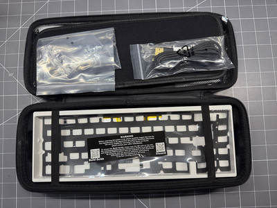 NEO65 Custom keyboard (new) unbuild White/Brass 