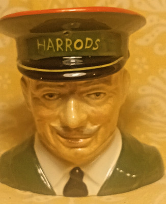 Carlton Ware Harrods Doorman Toby Figur Krug Becher