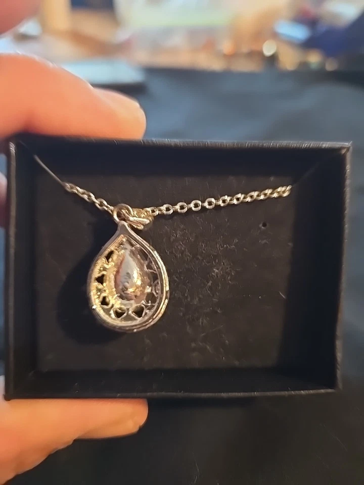 Collar y anillo de plata a juego con rubí de laboratorio para mujeres Foto 4 de 4