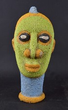 Tête africaine en terre cuite et perles du bamiléké du Cameroun BP066