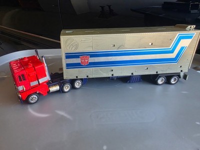 1980s G1 Transformers Optimus Prime With Trailer