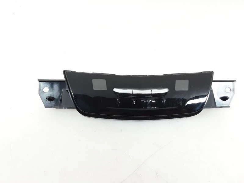 Cadillac Control de temperatura delantero sin asiento térmico G23413917 17-19 XT5 68671 Foto 2 de 4