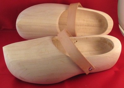 Holzschuhe Riemen mit Lagerspuren Mittelalter Holländische Klompen