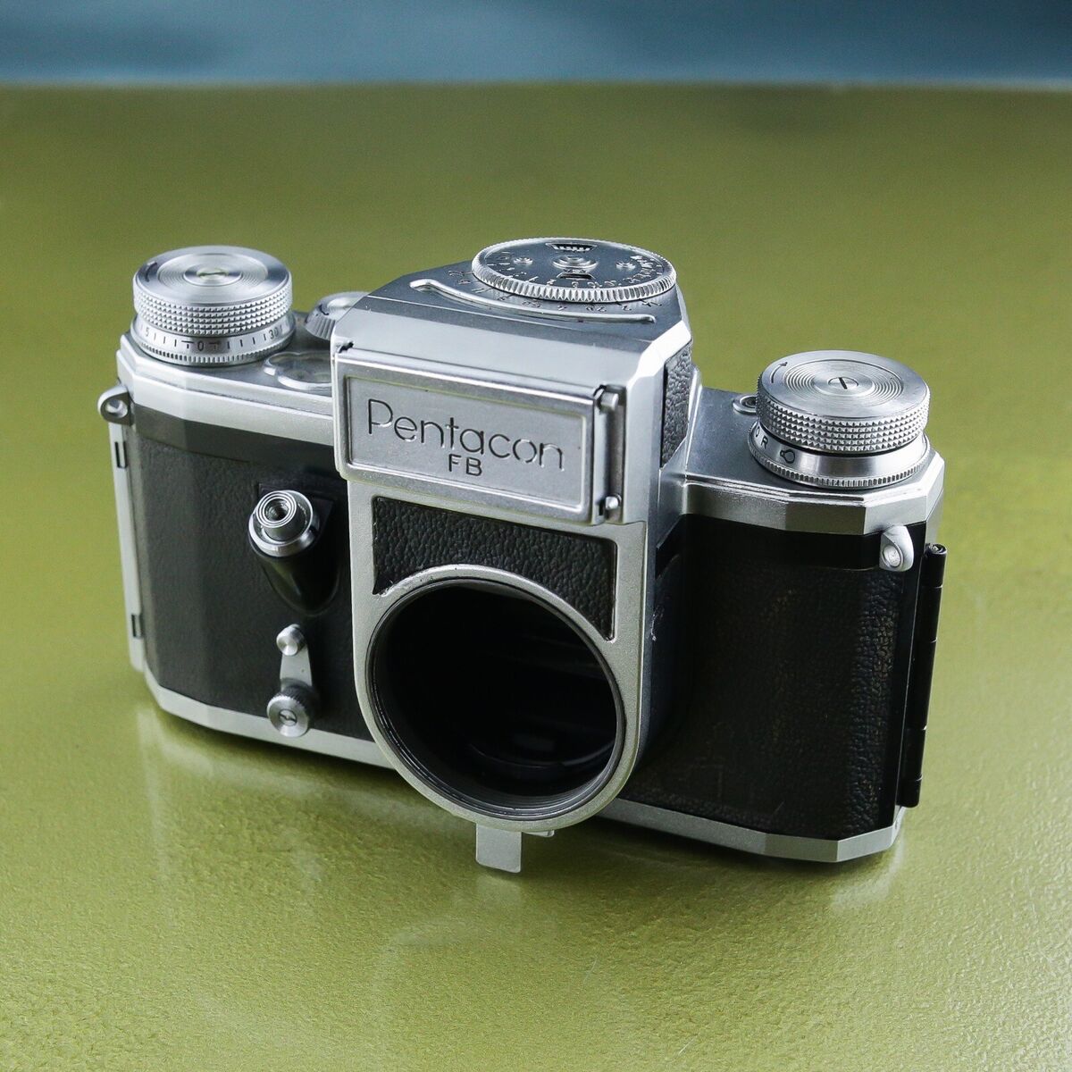 PENTACON FB body / CONTAX Export, #451198 CAMERA ZEISS IKON PENTACON FB body / CONTAX Export, #451198 CAMERA ZEISS IKON