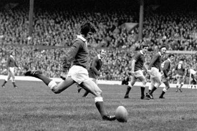 Barry John Wales 1972 Old Rugby Photo 1