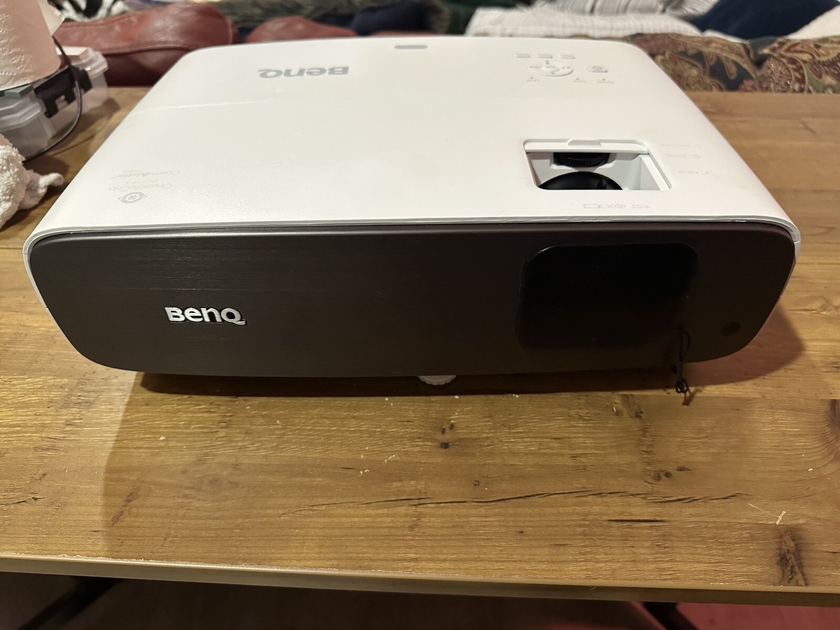 UR4082 中古 BENQ HT3550 プロジェクター UR4082 中古 BENQ HT3550 プロジェクター